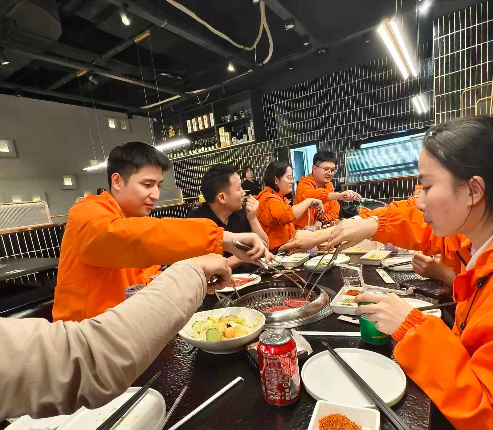 Ahoana no hanampian'ny hetsika fananganana ekipa an'i Zhejiang SEAVERO hanatsara ny R&D & Famokarana milina kafe an-trano?